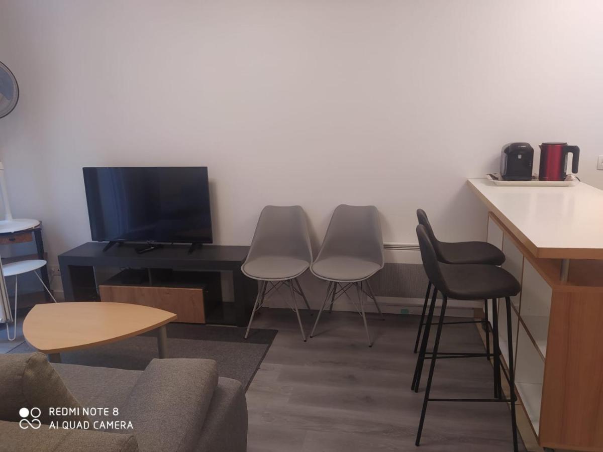 Appartamento T2) moderne + Parking Paris la défense Puteaux Esterno foto